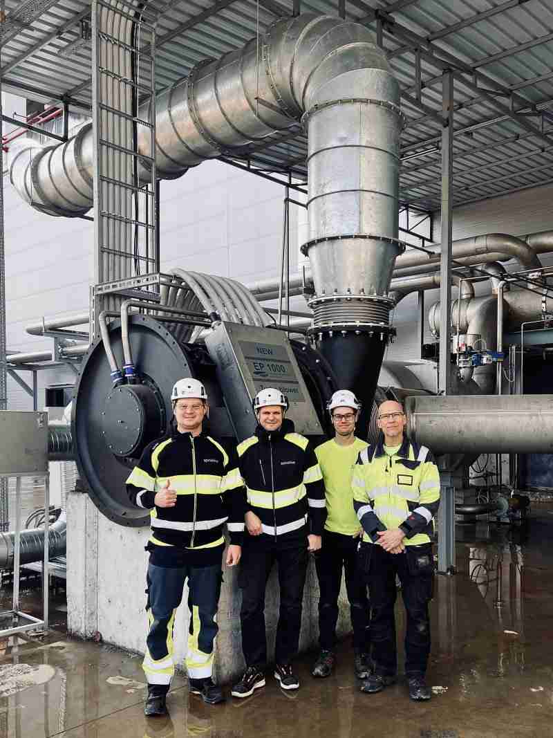 Runtech and SpinDrive experts after successful commissioning